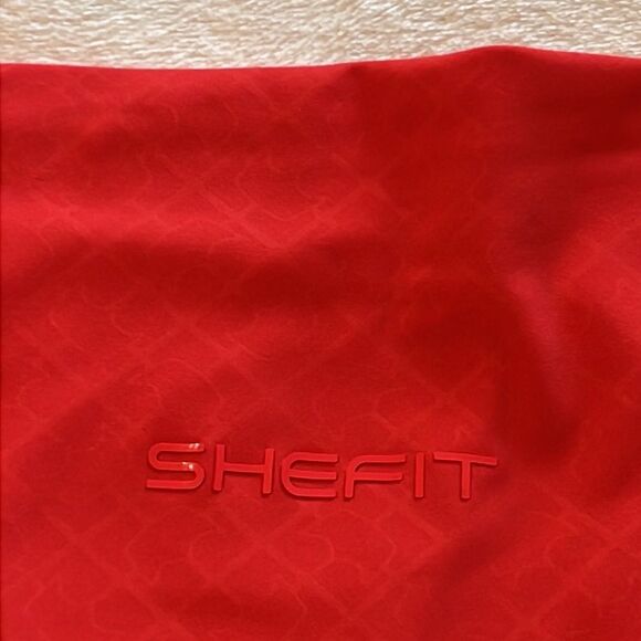 NWT SHEFIt Red Capri Leggings - Size 16 (1LUXE) - Picture 11 of 12